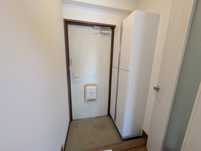 玄関 ルミエ－ル・ニキ