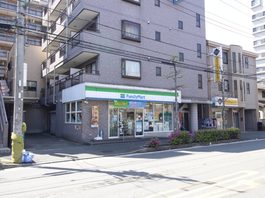 ファミリーマート丸子通り店(コンビニ)まで400m ルミエ－ル・ニキ