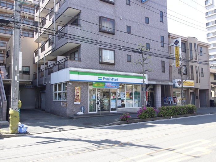 ファミリーマート丸子通り店(コンビニ)まで400m ルミエ－ル・ニキ