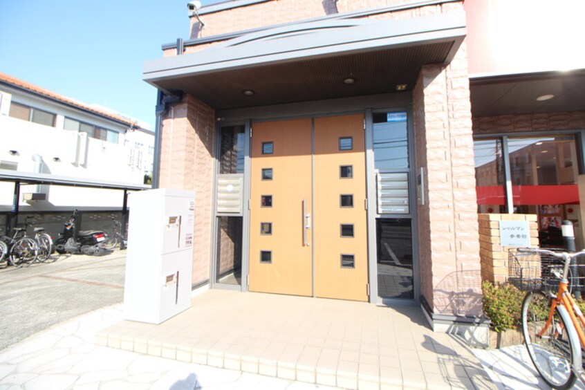 エントランス部分 シャルマン参番館