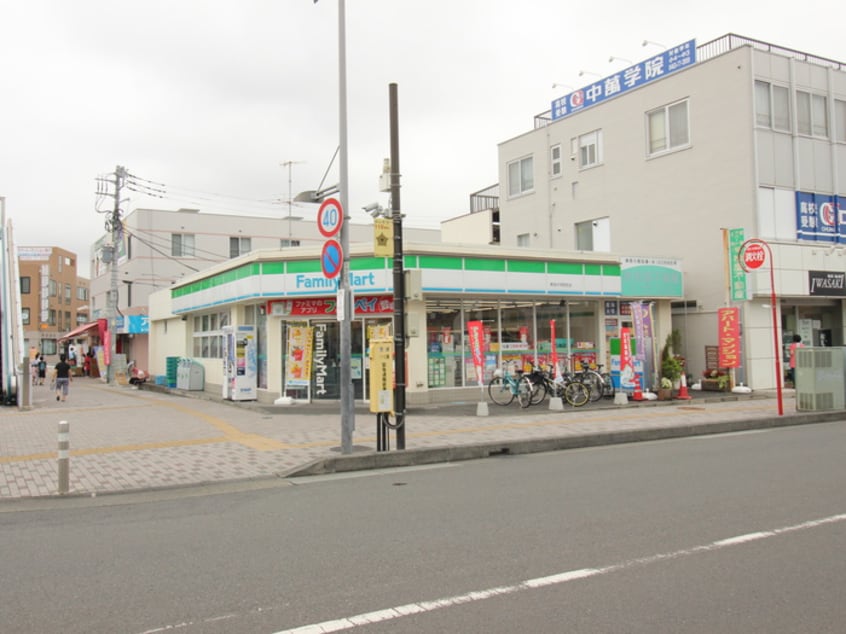 ファミリーマート(コンビニ)まで121m オンディーヌ