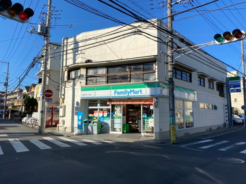 ファミリーマート川崎宮内三丁目店(コンビニ)まで210m ヘリオス　ペンテ