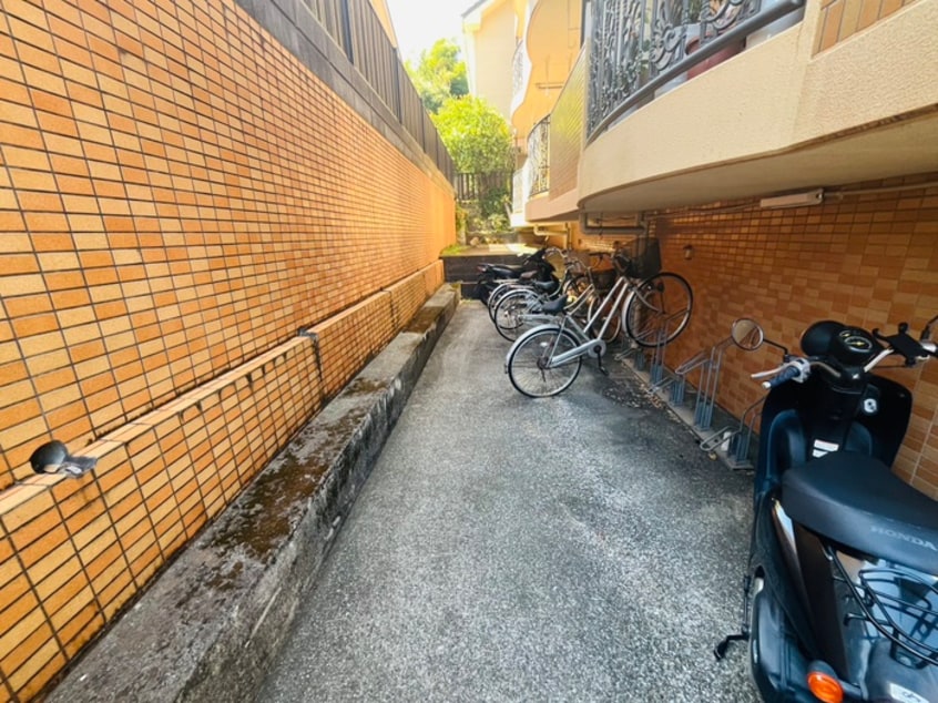 駐輪場 グラ－ツ橘