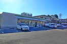 ファミリーマート太田窪2丁目店(コンビニ)まで400m BIARRITZⅡ