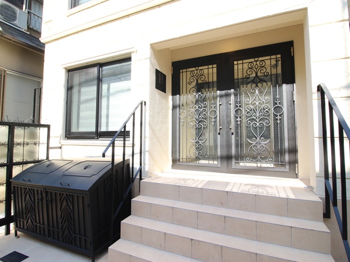 エントランス部分 ＨＪ　ＰＬＡＣＥ　ＹＯＹＯＧＩ