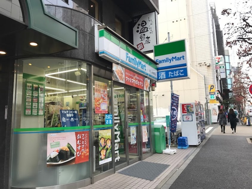 ファミリーマート代々木駅西店(コンビニ)まで71m ＨＪ　ＰＬＡＣＥ　ＹＯＹＯＧＩ