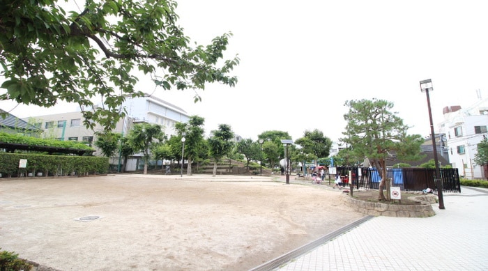 公園(公園)まで200m ドゥーエ三ノ輪Ⅱ