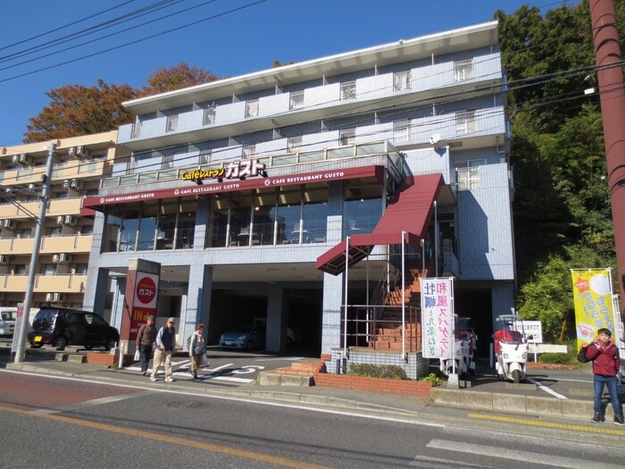 ガスト(その他飲食（ファミレスなど）)まで650m マ・ピエス生田八番館