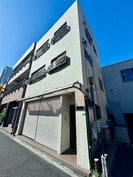 司ビルの外観