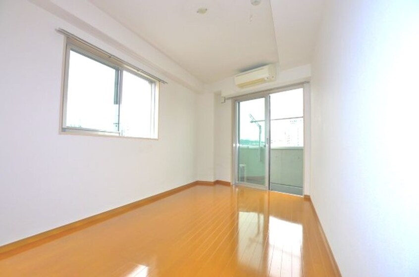 居室 モノリスビル