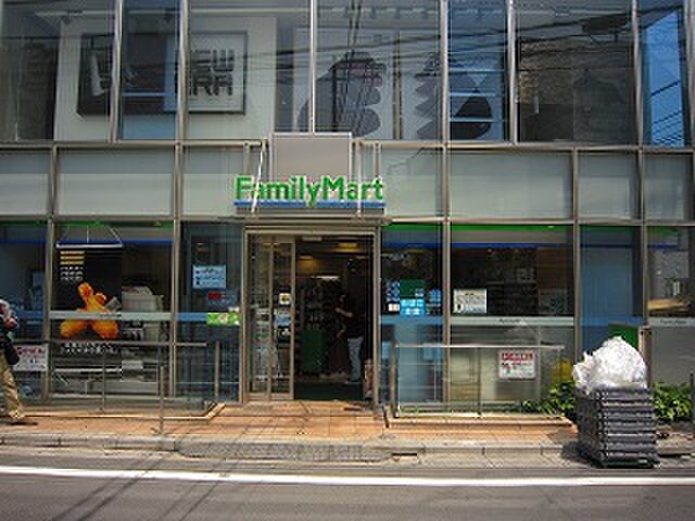 ファミリーマート神宮前店(コンビニ)まで107m メゾン神宮前