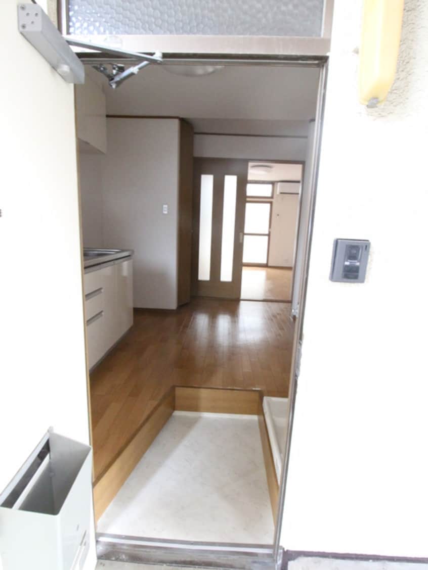 玄関 コ－ポ樋口