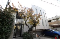 ＣＯＵＲＴ　ＢＩＮＩＧＮ