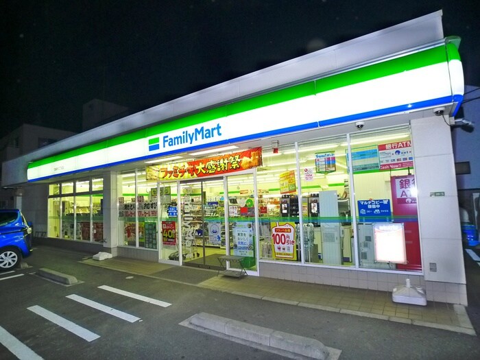 ファミリーマート西新井二丁目店(コンビニ)まで253m シャンテ大師前