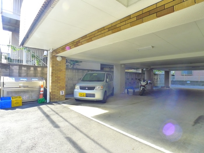 駐車場 メゾンリヴァ－ベル