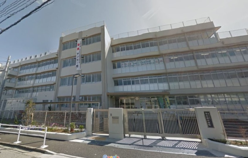 物件(中学校/中等教育学校)まで210m メゾンリヴァ－ベル