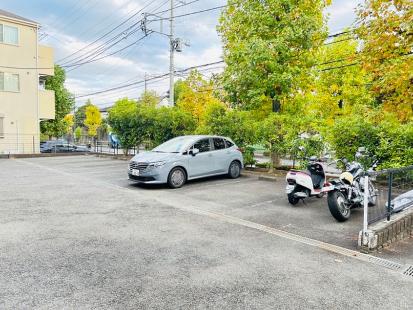 駐車場 サニ－ハウス