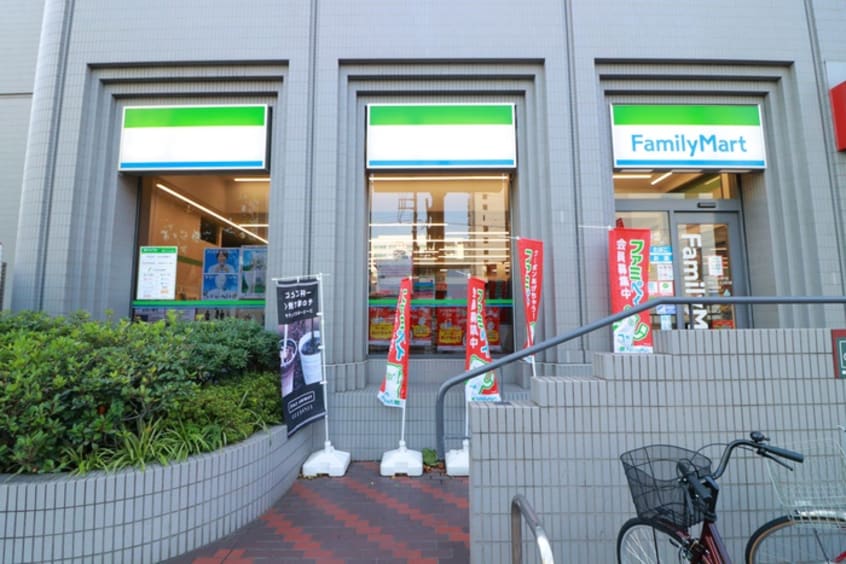 ファミリーマート 東京イースト21店(コンビニ)まで525m ﾊﾟｰｸｱｸｼｽ東陽町ﾚｼﾞﾃﾞﾝｽ