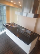キッチン ｺﾝﾌｫﾘｱ新宿ｲｰｽﾄｻｲﾄﾞﾀﾜｰ