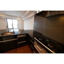 キッチン ｺﾝﾌｫﾘｱ新宿ｲｰｽﾄｻｲﾄﾞﾀﾜｰ