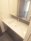 洗面 ｺﾝﾌｫﾘｱ新宿ｲｰｽﾄｻｲﾄﾞﾀﾜｰ