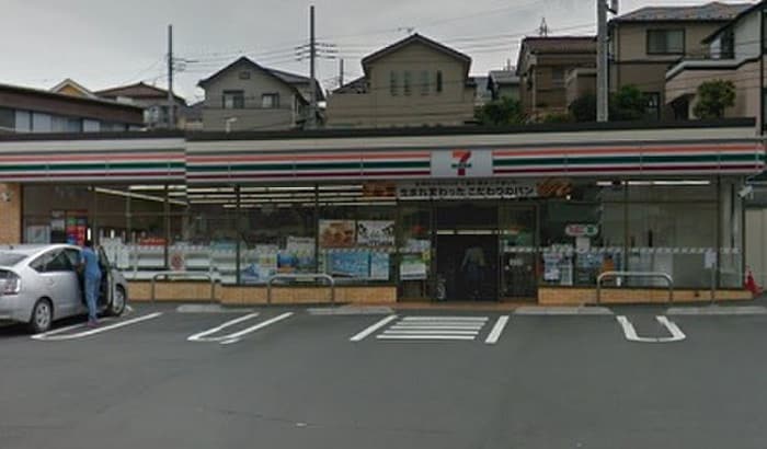 セブンイレブン(コンビニ)まで750m 開港荘
