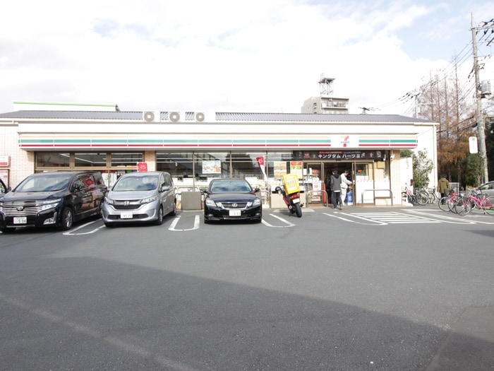 セブンイレブン(コンビニ)まで800m カサ・デ・アンジェラ