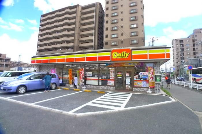 デイリーヤマザキ(コンビニ)まで157m サニーパレス南