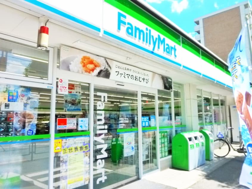 ファミリーマート　上鷺宮2丁目店(コンビニ)まで208m キャッスル鷺宮