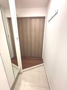 玄関 ルネスクラカタ