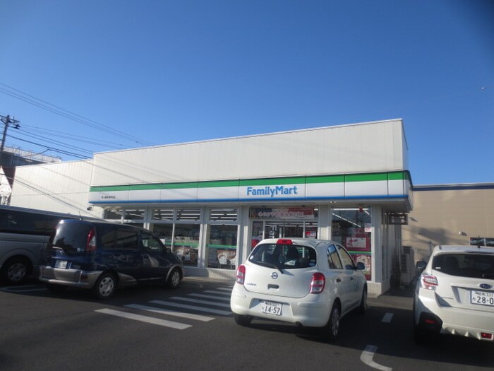 ファミリーマート東海岸北店(コンビニ)まで1000m ベルメゾン茅ヶ崎