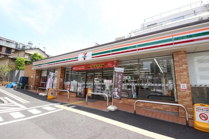セブンイレブン文京春日1丁目店(コンビニ)まで75m ﾊﾟﾚｽﾃｭﾃﾞｭｵ小石川後楽園（206）