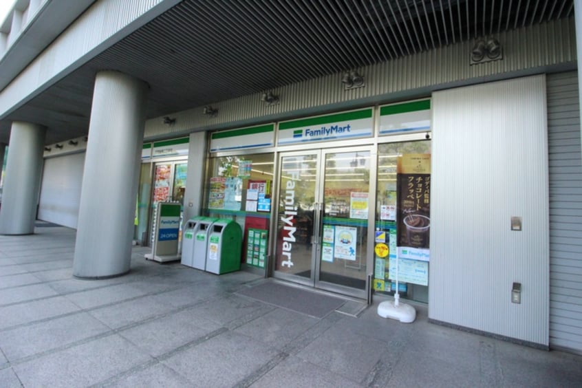 ファミリーマート文京後楽2丁目店(コンビニ)まで169m ﾊﾟﾚｽﾃｭﾃﾞｭｵ小石川後楽園（206）
