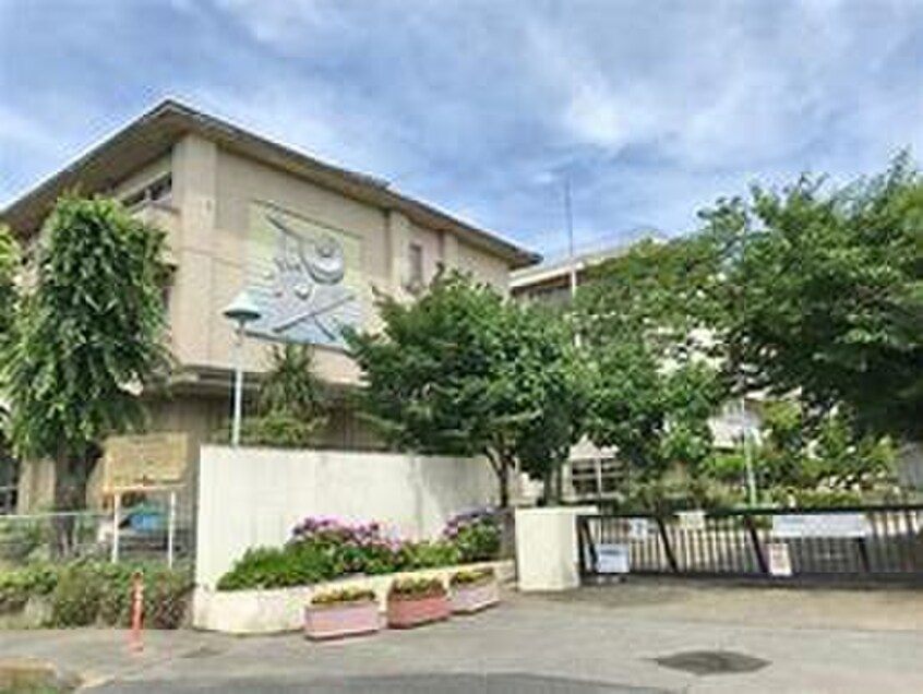 大袋北小学校(小学校)まで350m サンハイツ