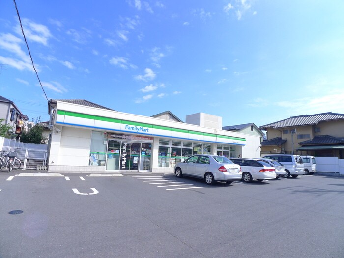 ファミリーマート(コンビニ)まで80m リブリ・ミライフ