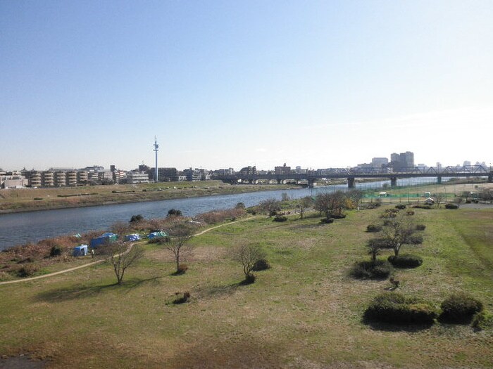 多摩川(公園)まで650m サンハイツ