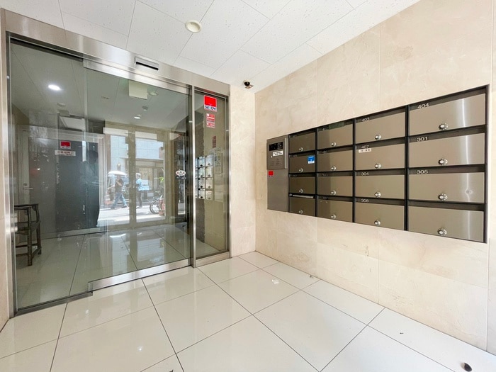 エントランス部分 ﾛｰｽﾞﾏﾝｼｮﾝR＆A