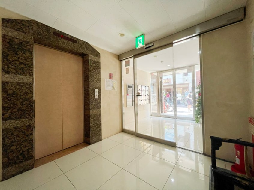 エントランス部分 ﾛｰｽﾞﾏﾝｼｮﾝR＆A