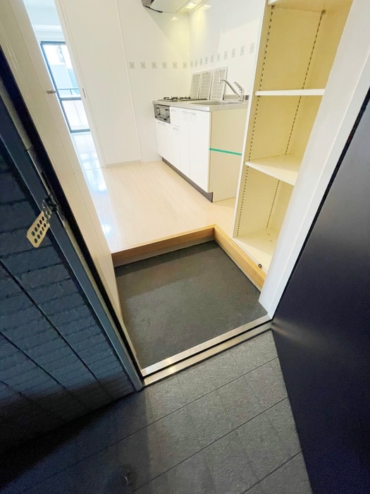 玄関 ﾛｰｽﾞﾏﾝｼｮﾝR＆A