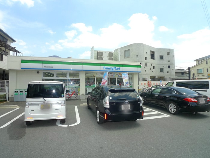 ファミリーマート(コンビニ)まで30m Ｚａａｌ