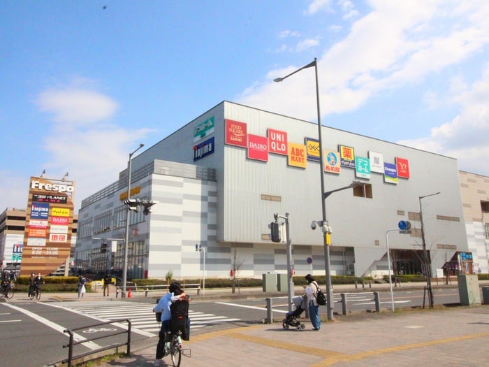 フレスポ八潮店(ショッピングセンター/アウトレットモール)まで550m ヴィラ・エルメゾン