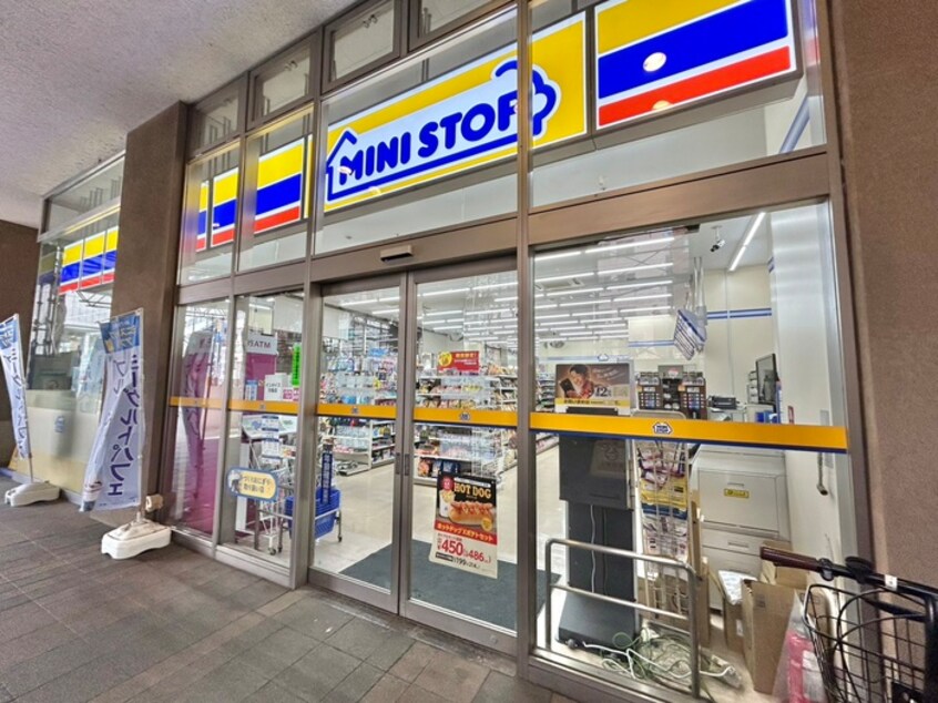 ミニストップ 西池袋５丁目店(コンビニ)まで63m エルウィング池袋
