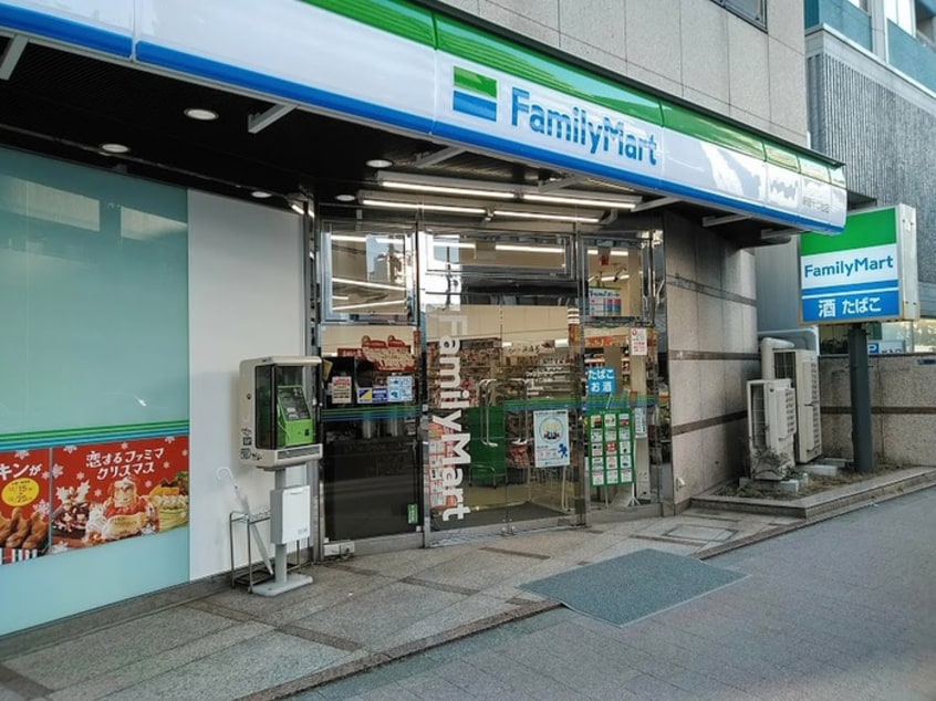ファミリーマート 新宿十二社店(コンビニ)まで108m Shato　Tropical　Ⅰ