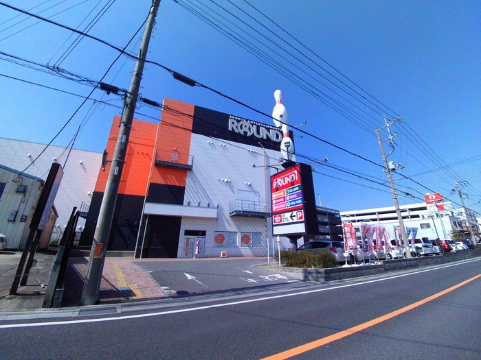 ラウンドワン草加店(その他飲食（ファミレスなど）)まで770m 第３谷塚ハイツ