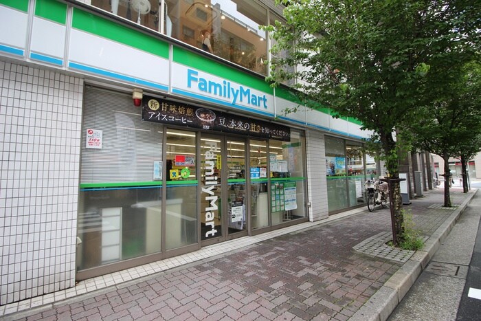 ファミリーマート 千代田小川町店(コンビニ)まで120m ラフィネお茶の水（408）