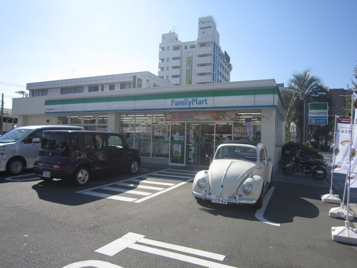 ファミリーマート(コンビニ)まで214m レフィナード