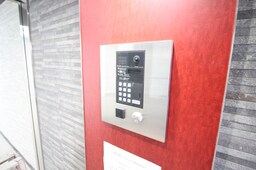 建築中