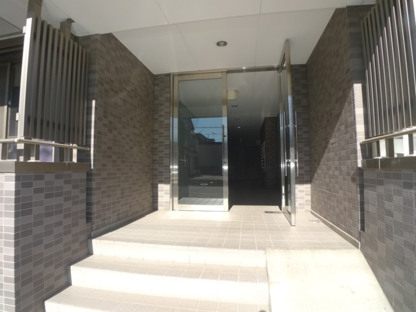 エントランス部分 グレ－トラビⅡ