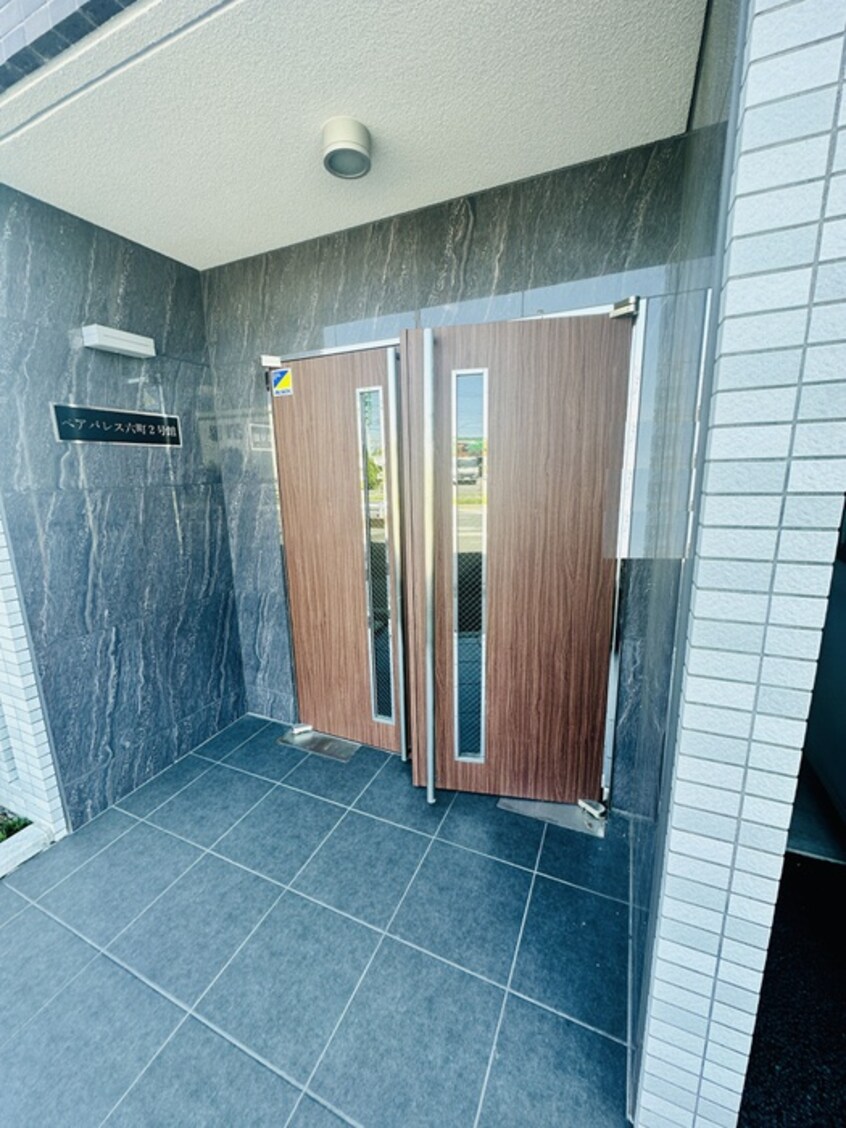 エントランス部分 ペアパレス六町２号館