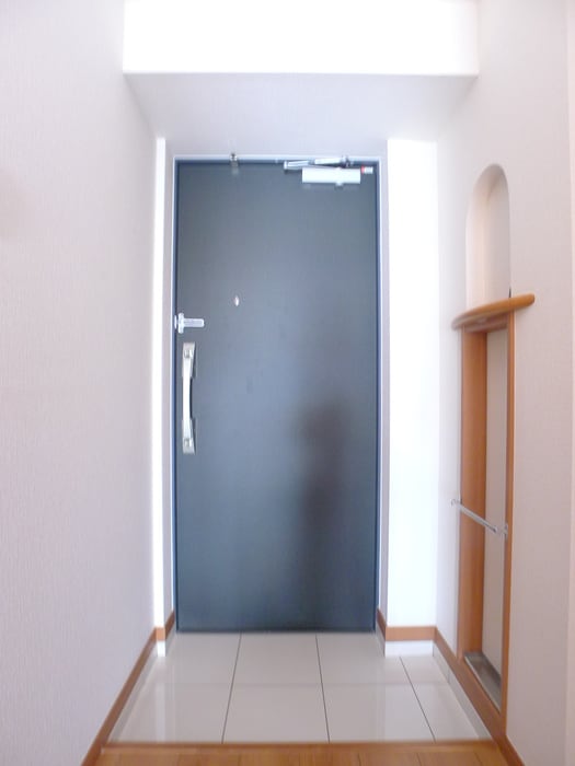 玄関 ペアパレス六町２号館